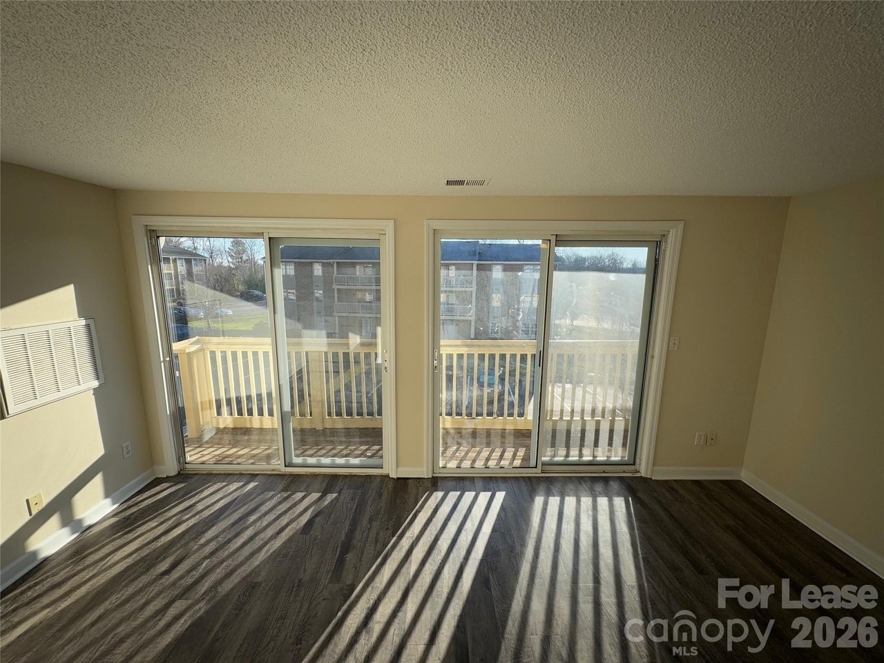 1604 Arlyn Cir #M - Photo 2 of 16