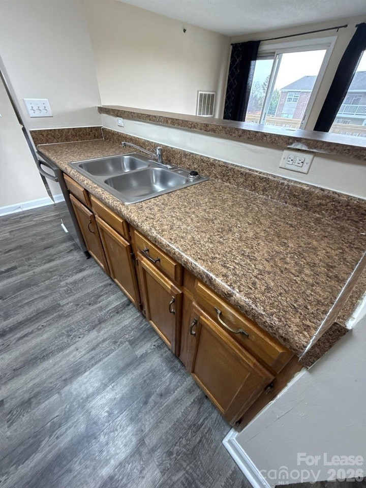 1604 Arlyn Cir #M - Photo 5 of 16