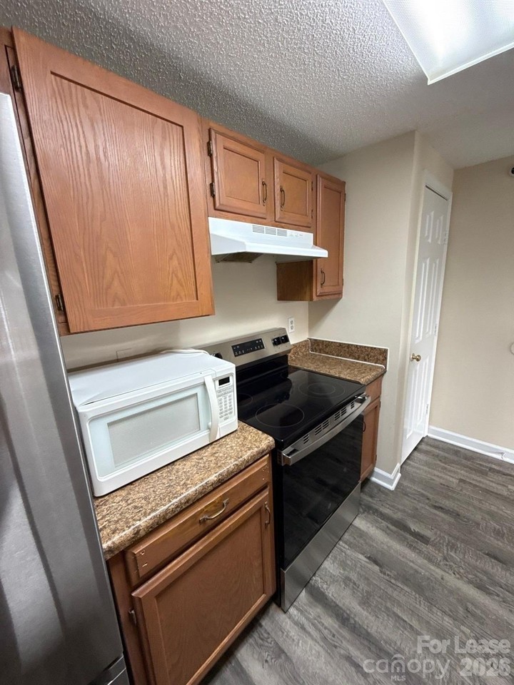 1604 Arlyn Cir #M - Photo 6 of 16