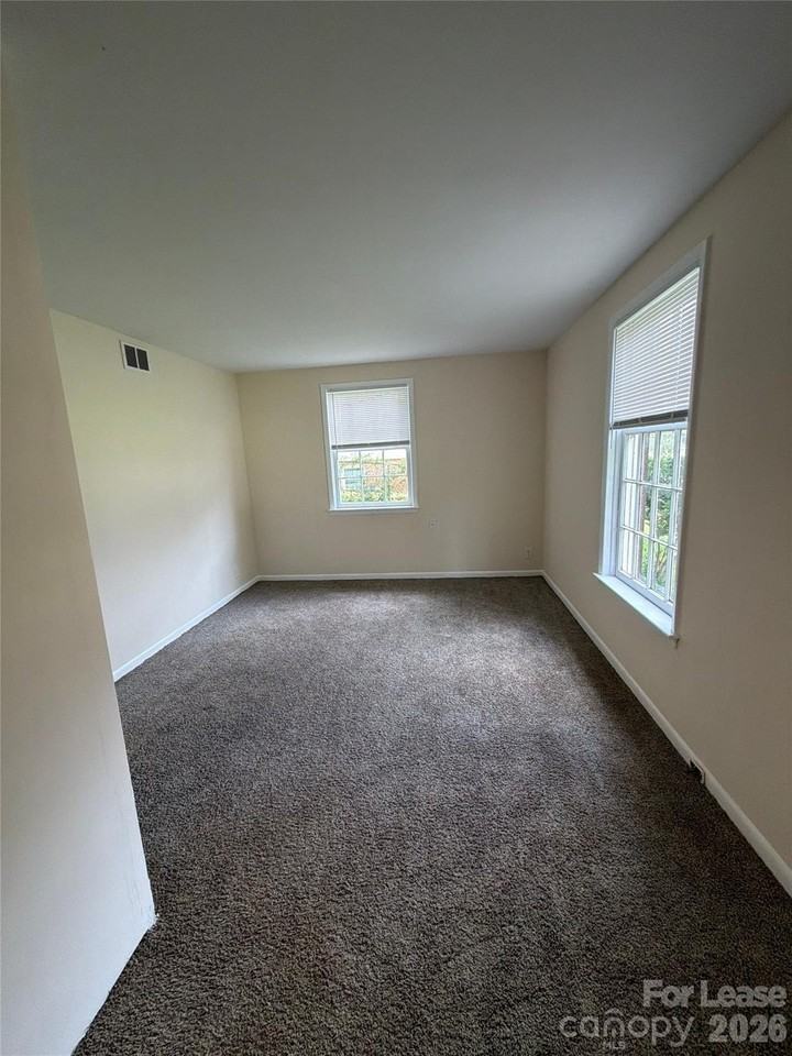 137 Sleepy Hollow Rd - Photo 2 of 18