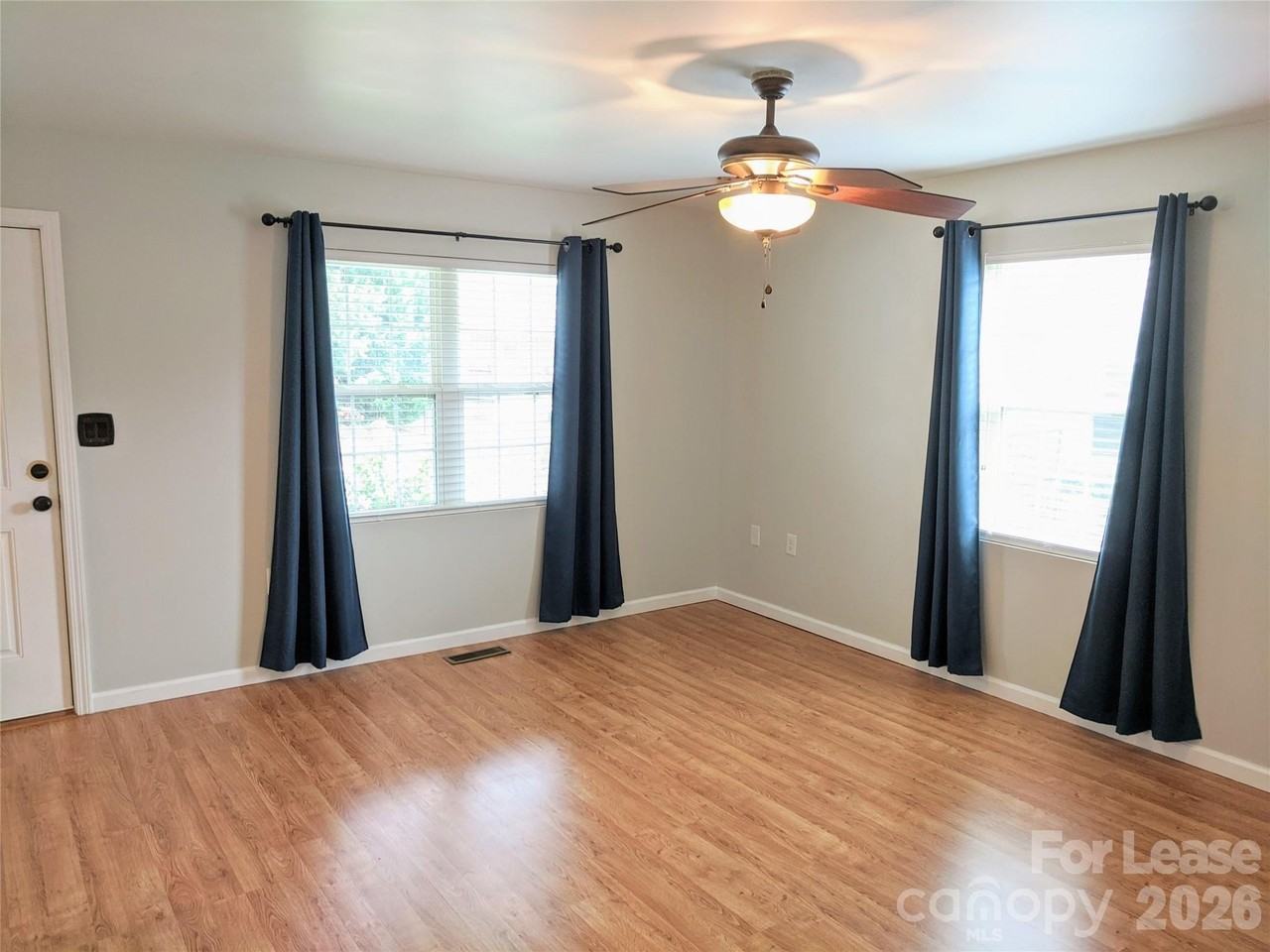 322 Clover St - Photo 3 of 23