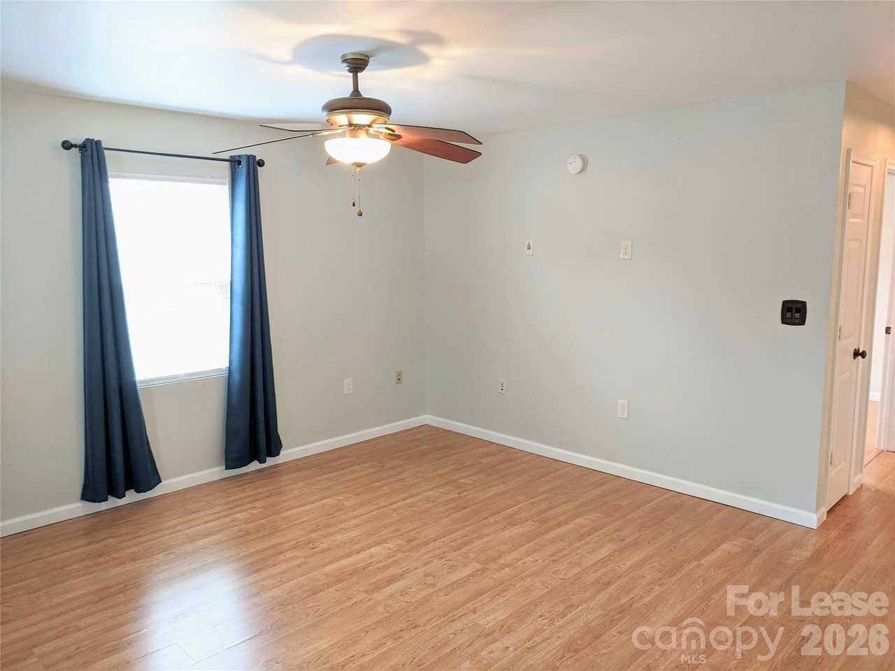 322 Clover St - Photo 4 of 23