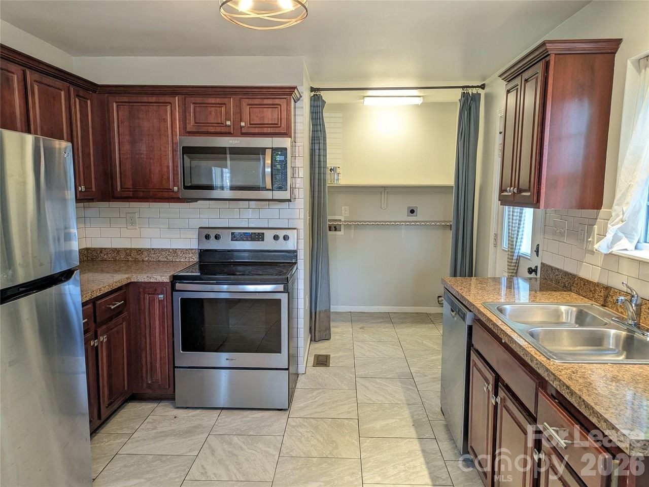 322 Clover St - Photo 5 of 23