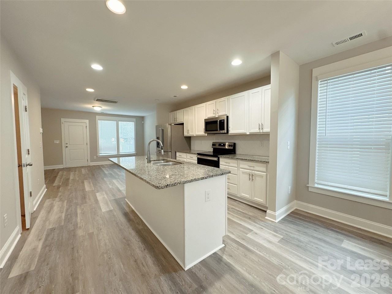 807 Mcarthur Ave - Photo 2 of 18