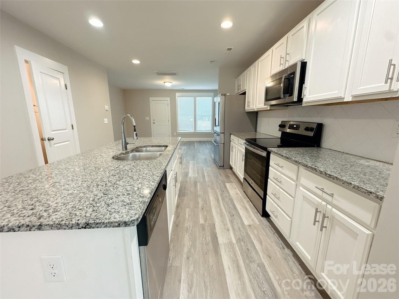 807 Mcarthur Ave - Photo 3 of 18