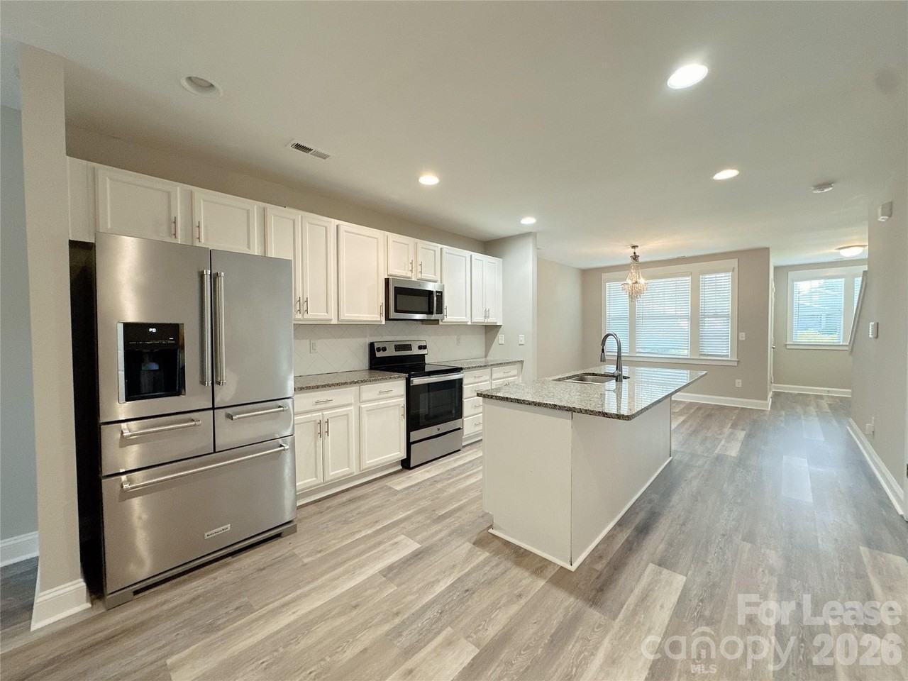 807 Mcarthur Ave - Photo 4 of 18