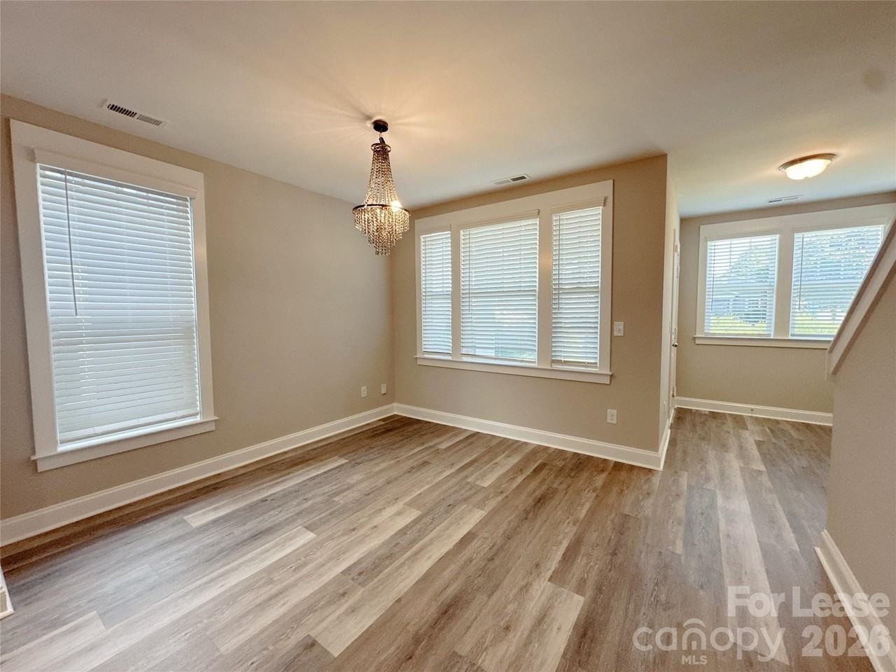 807 Mcarthur Ave - Photo 5 of 18