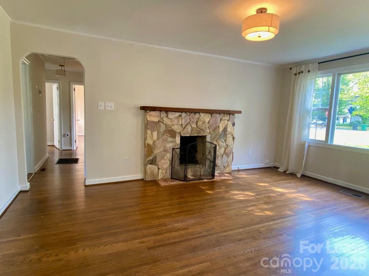 5300 Buckingham Dr - Photo 2 of 16