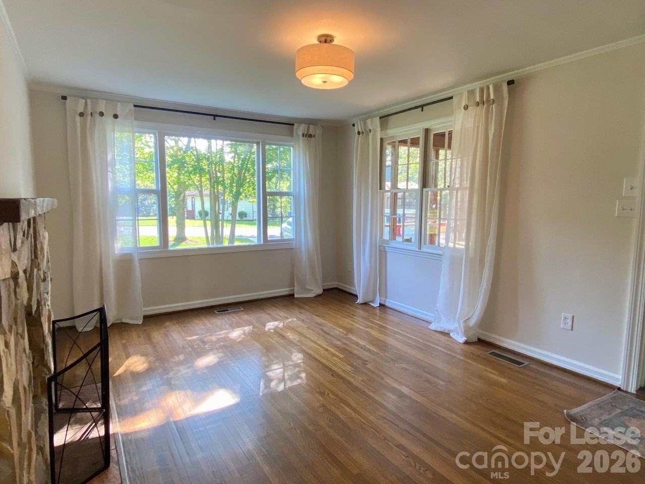 5300 Buckingham Dr - Photo 4 of 16