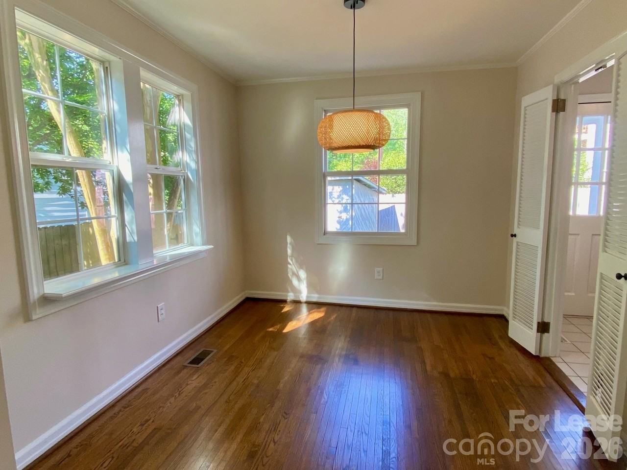 5300 Buckingham Dr - Photo 5 of 16