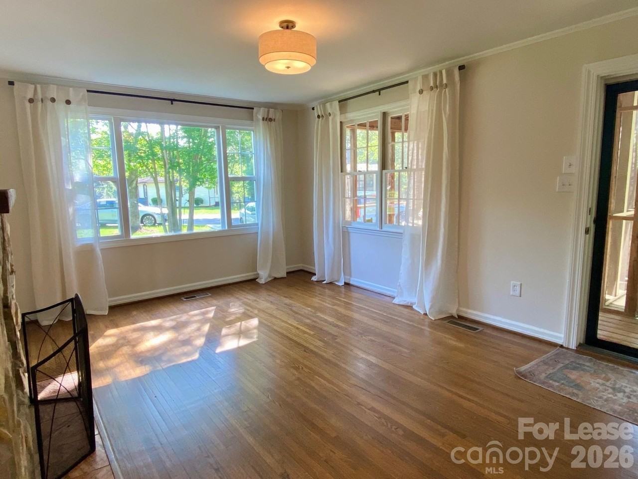 5300 Buckingham Dr - Photo 6 of 16