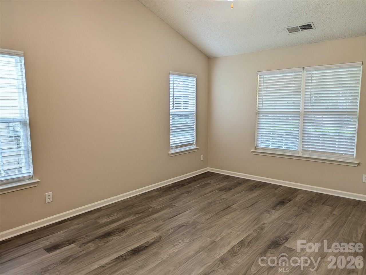 2151 Wexford Way - Photo 3 of 19