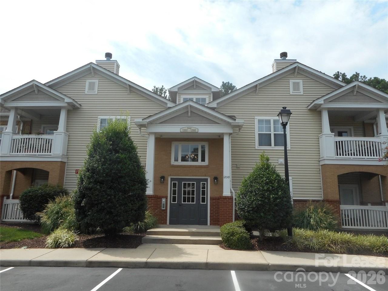 12057 Copper Mountain Blvd - Photo 3 of 28