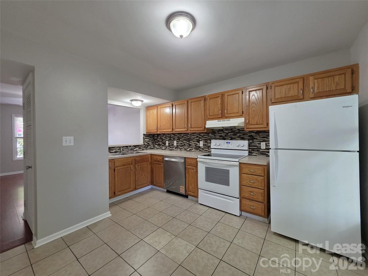268 Southcircle Dr Nw #H - Photo 4 of 16