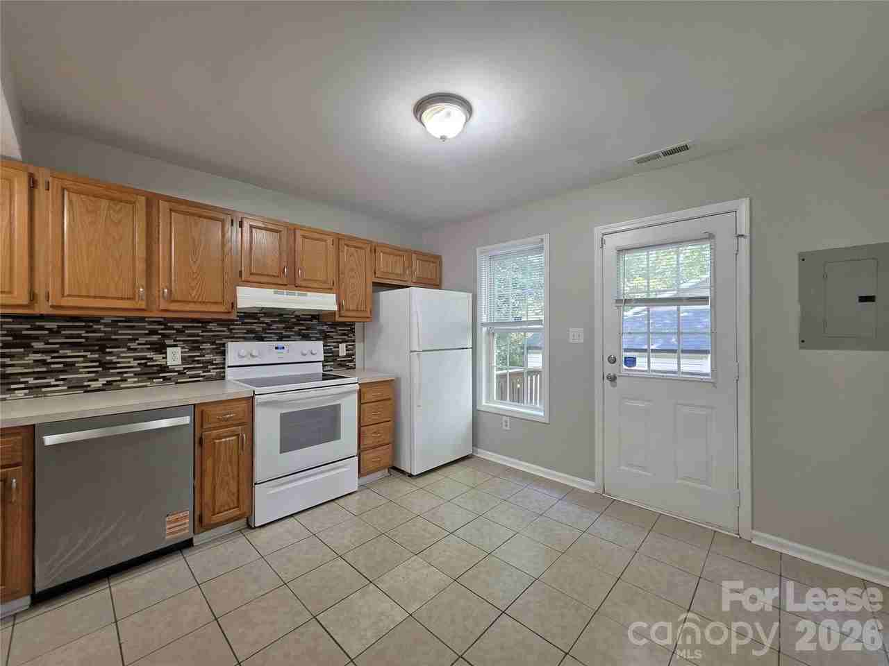 268 Southcircle Dr Nw #H - Photo 5 of 16