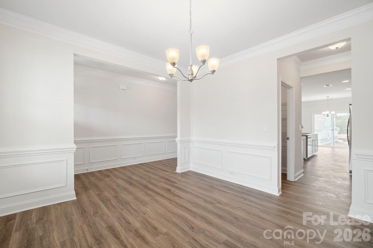 1024 Arbury Way - Photo 4 of 36