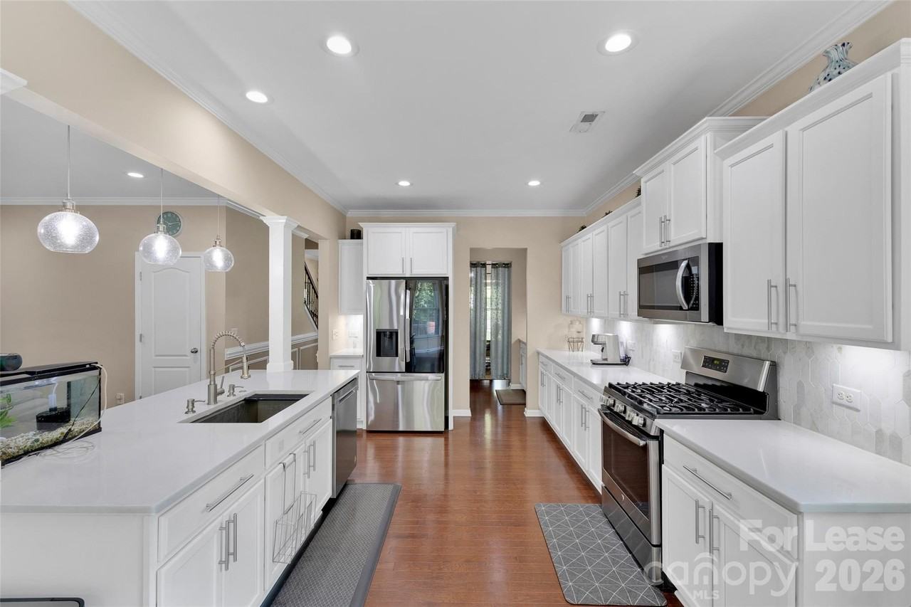 9312 Ardrey Woods Dr - Photo 3 of 37