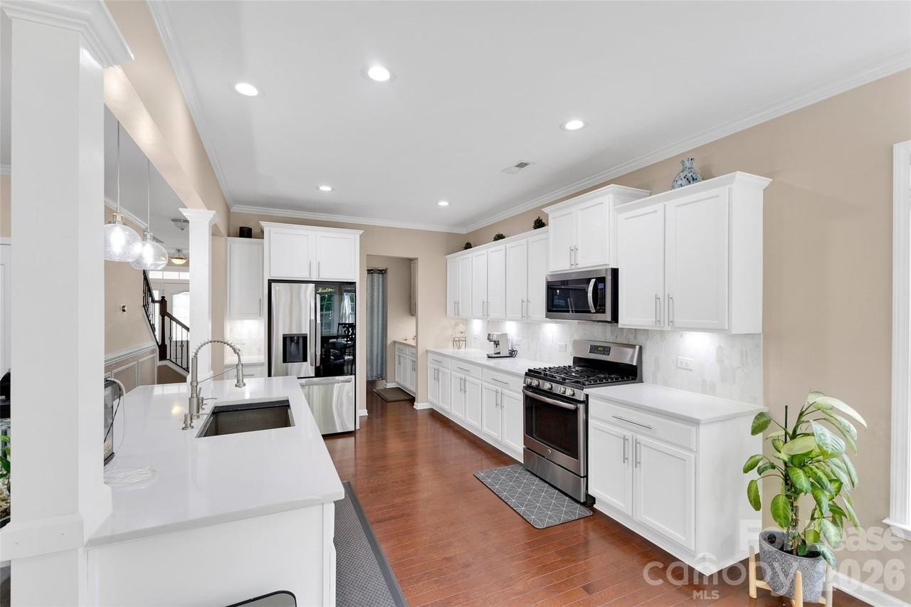 9312 Ardrey Woods Dr - Photo 4 of 37