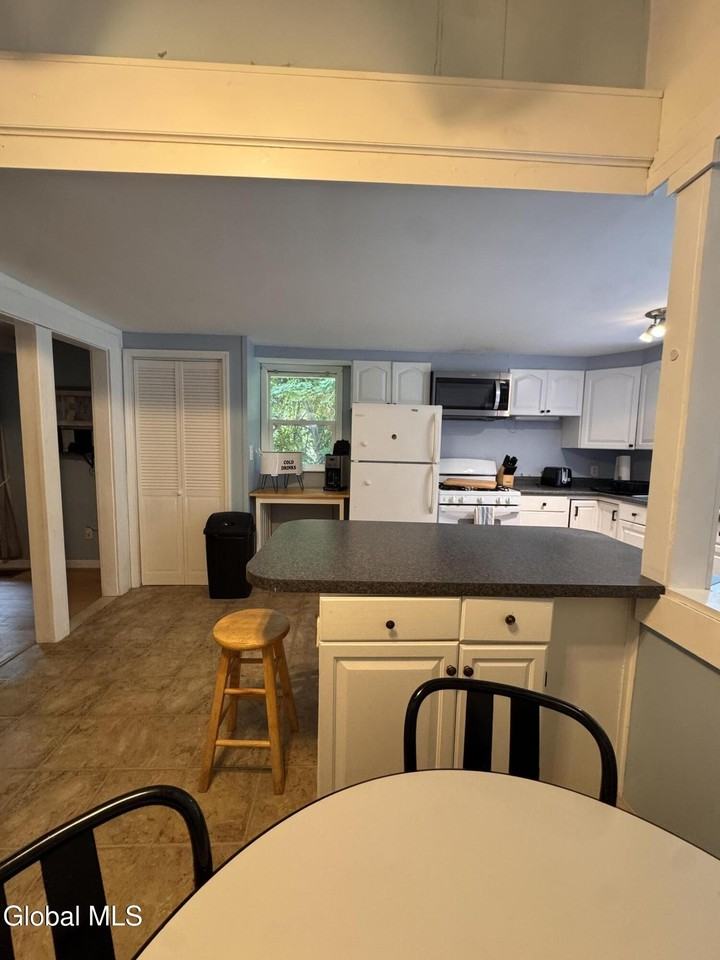 512 Crescent Ave - Photo 6 of 31
