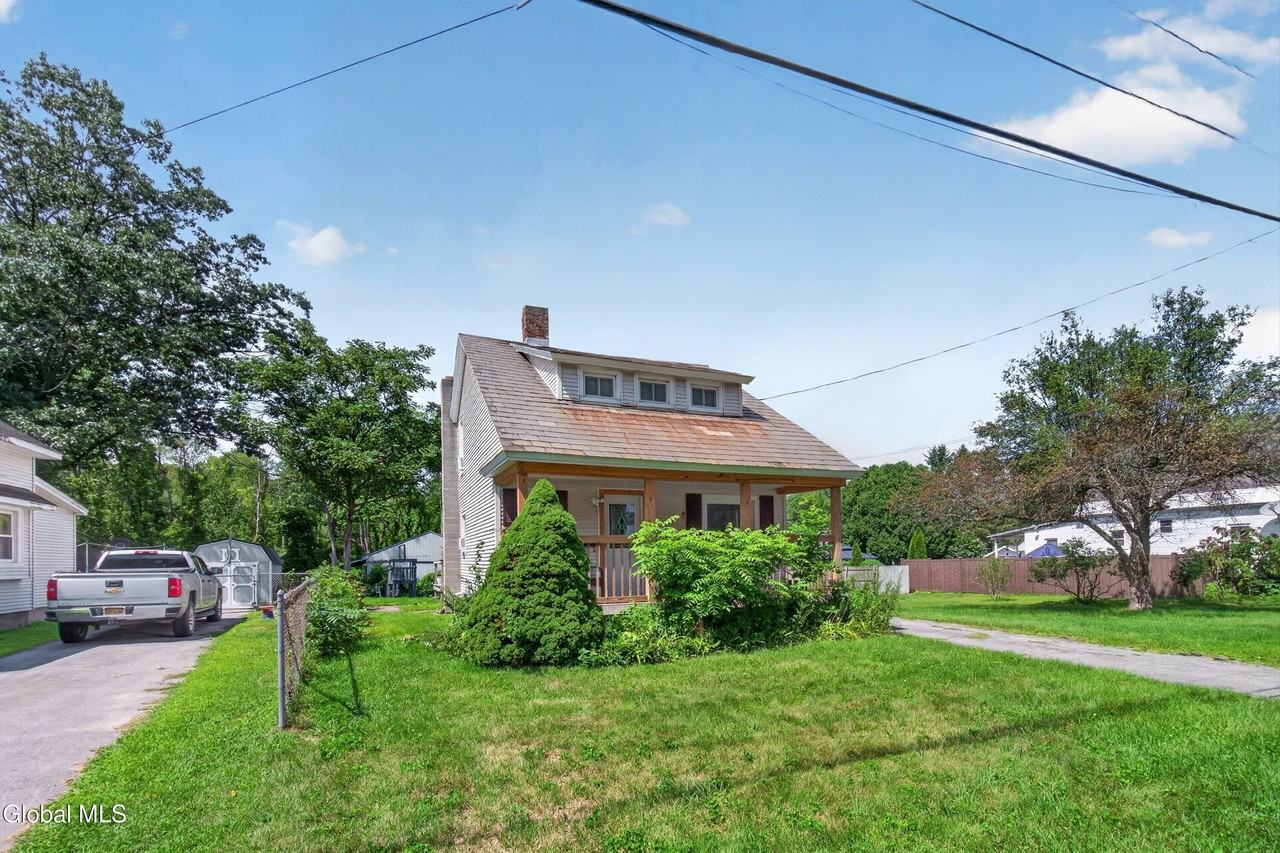 38 Henry St - Photo 3 of 29