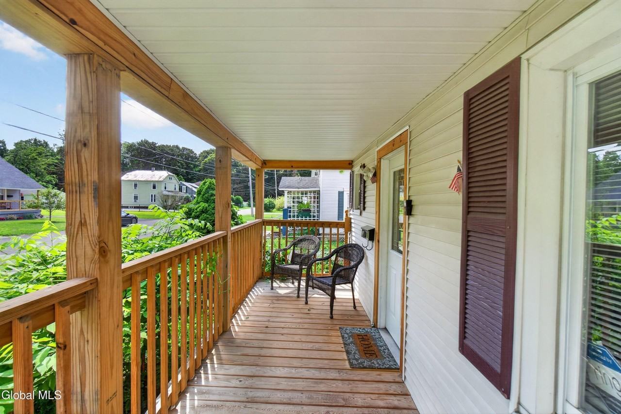 38 Henry St - Photo 4 of 29
