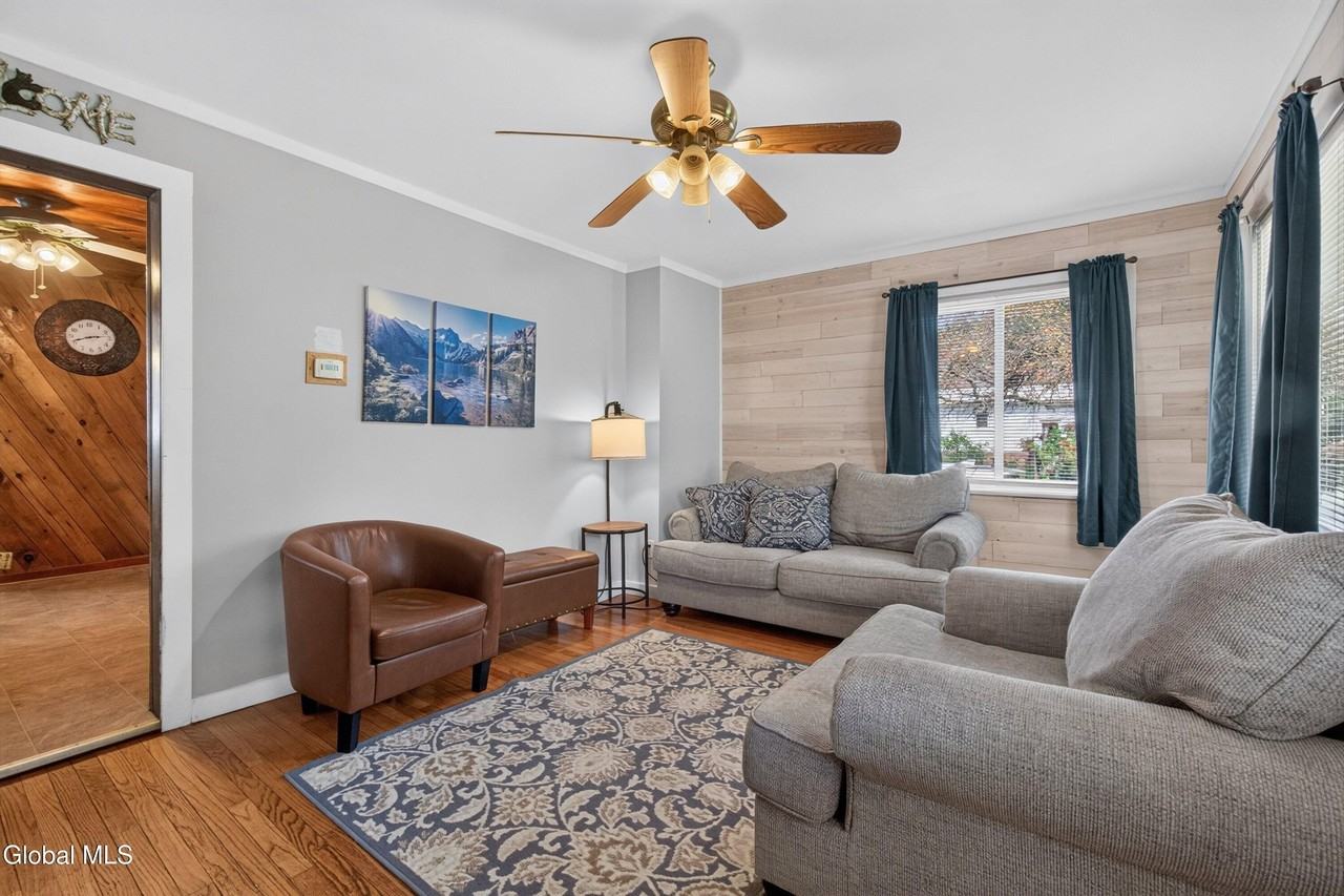 38 Henry St - Photo 5 of 29