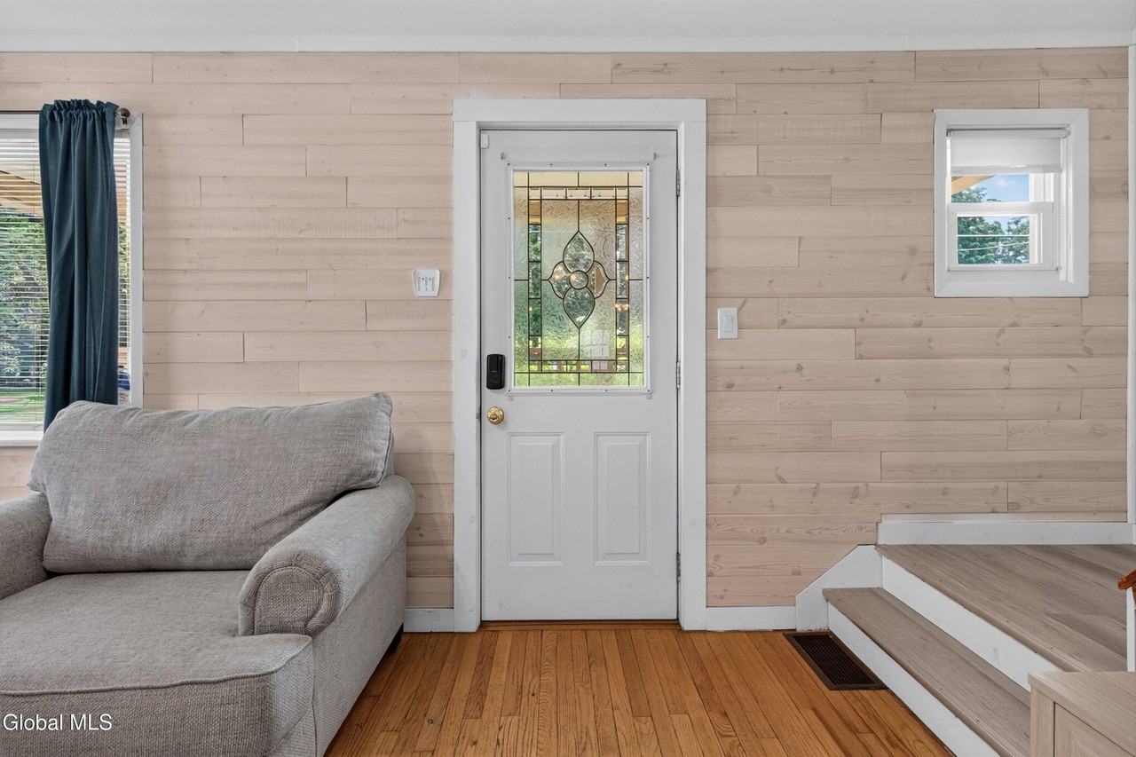 38 Henry St - Photo 7 of 29