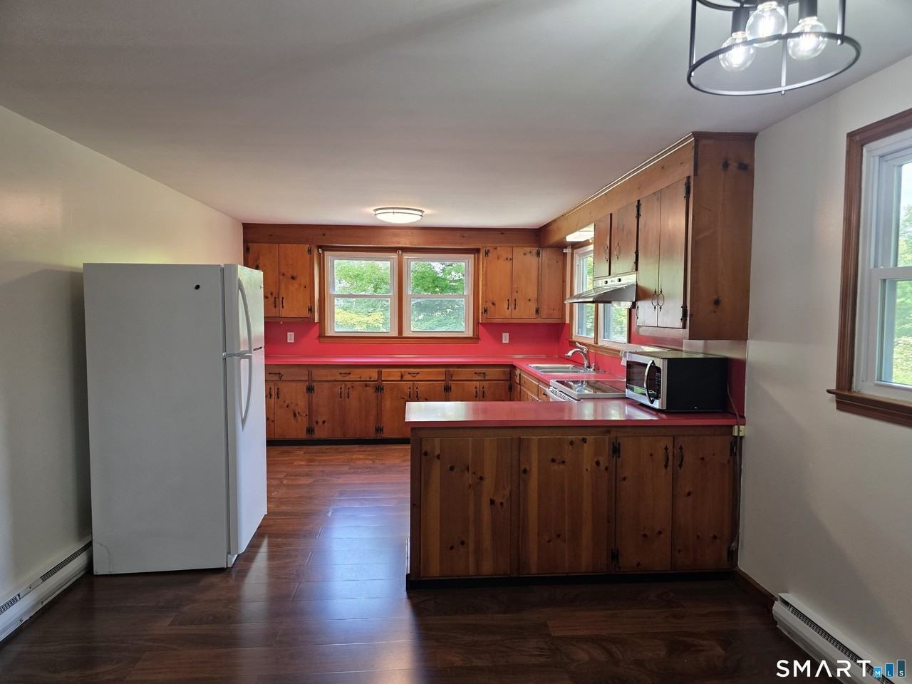 650 Main St N - Photo 2 of 17