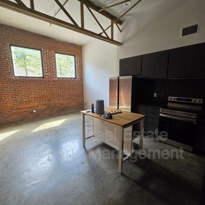 136 E Cypress St #C - Photo 4 of 14