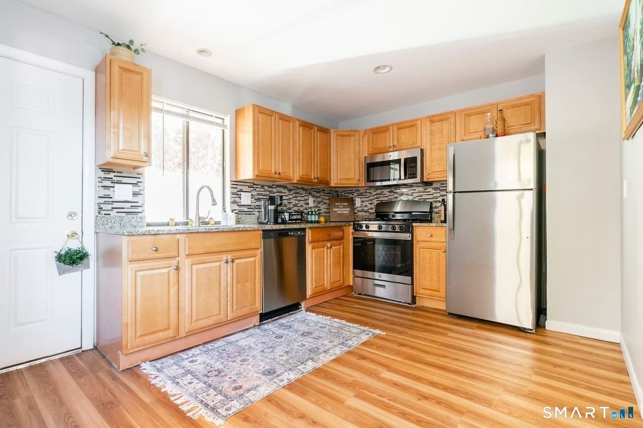 516 Indian Ave - Photo 3 of 16