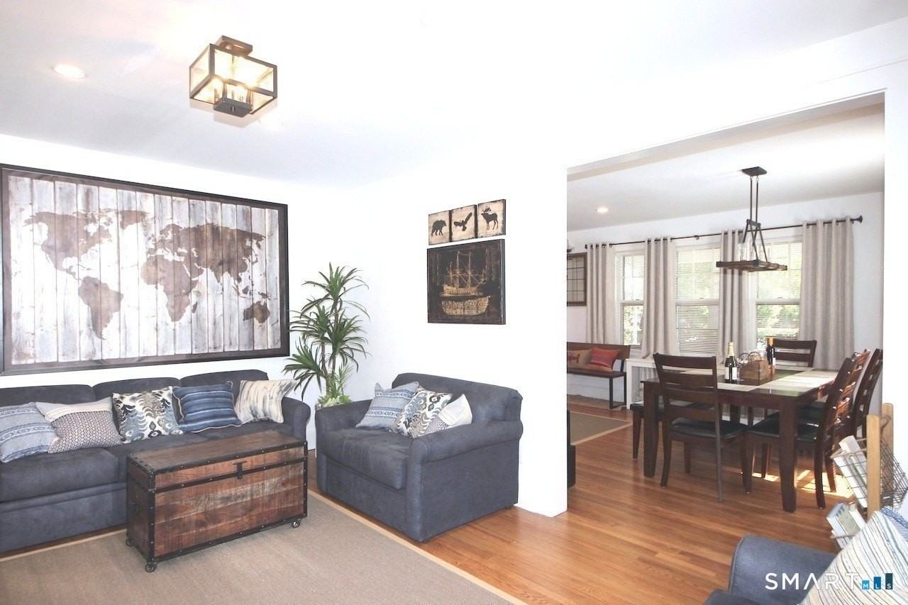 1093 Shippan Ave - Photo 3 of 32