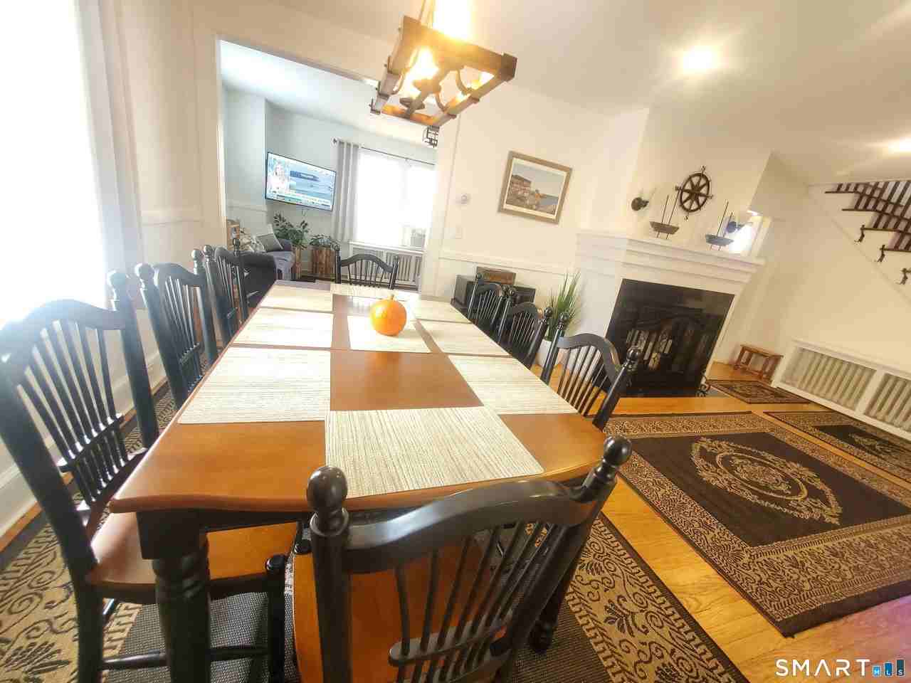 1093 Shippan Ave - Photo 7 of 32