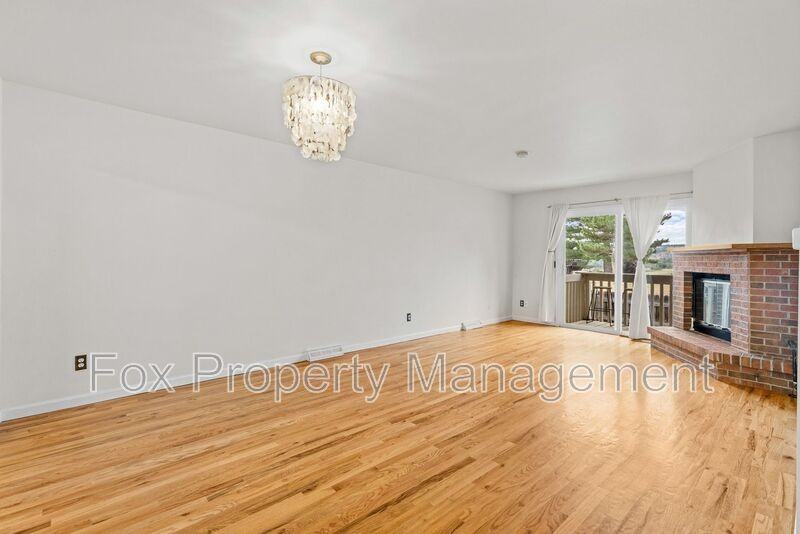 1558 Greenbriar Blvd - Photo 5 of 27