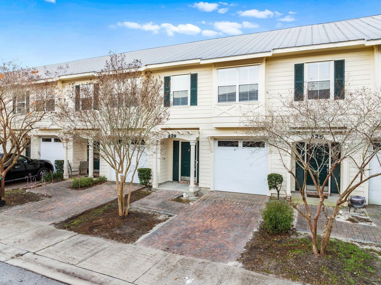 229 Mattie M Kelly Blvd - Photo 2 of 31