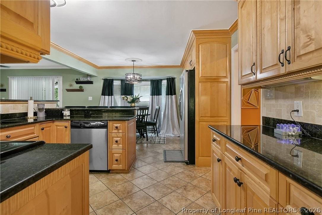 3470 Thamesford Rd - Photo 6 of 47