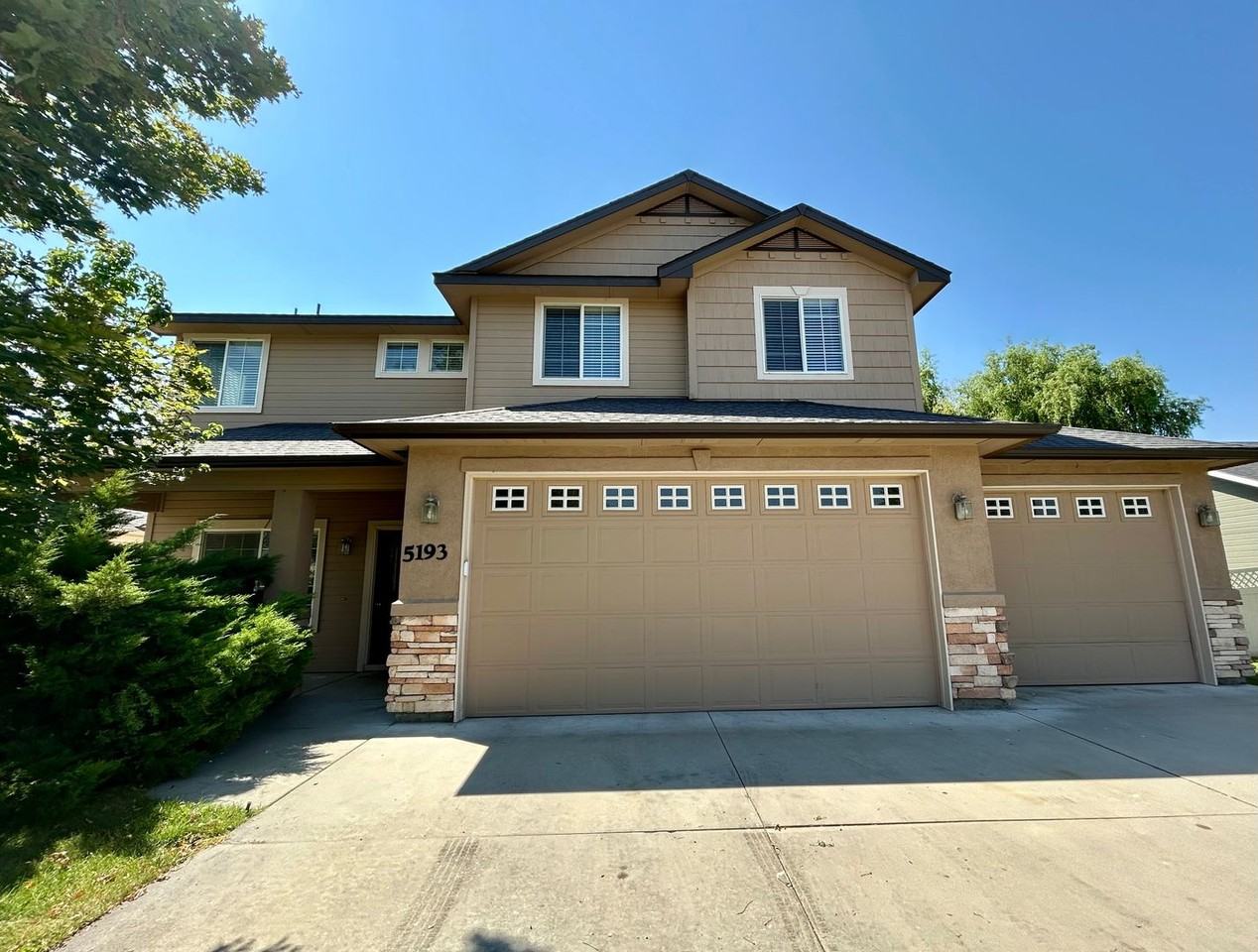 5193 N Toscana Ave - Photo 2 of 32