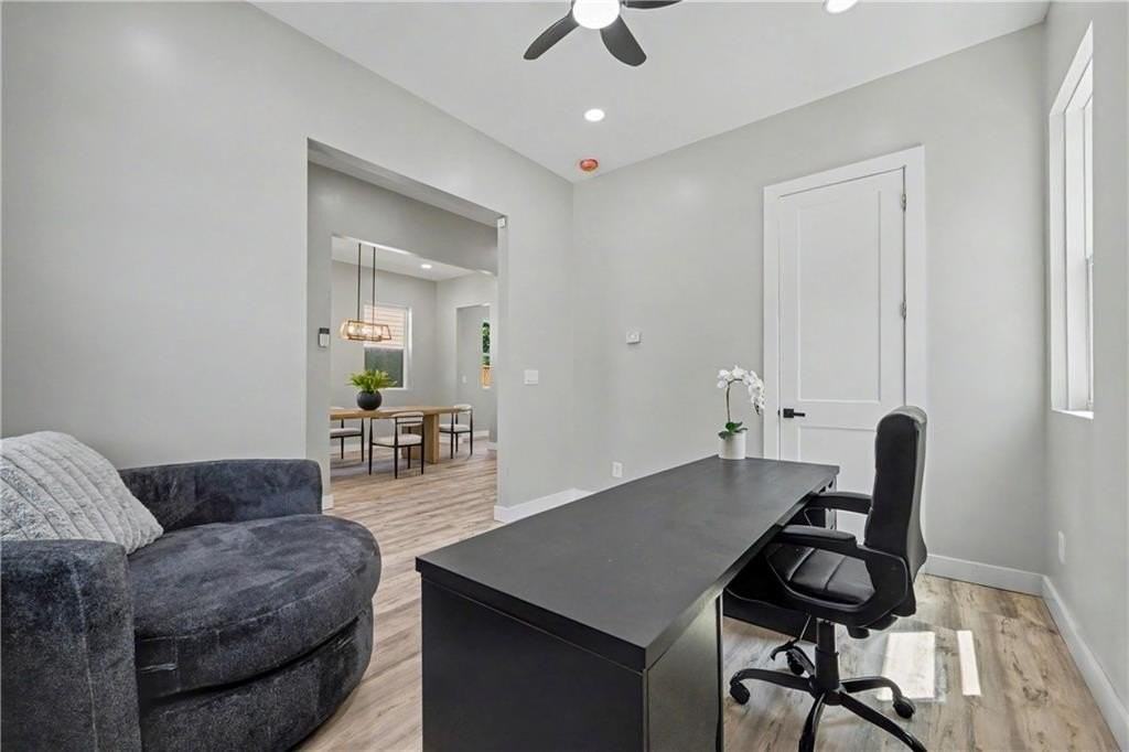726 Windsor St Sw - Photo 6 of 30