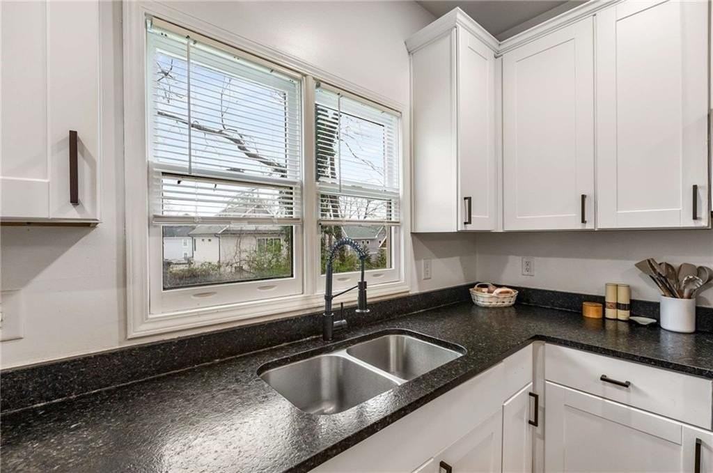 1014 Fern Ave Se - Photo 7 of 43
