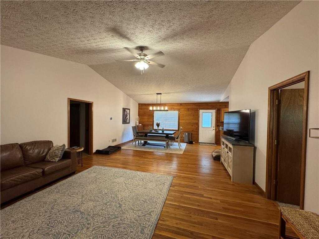 8911 Daerwater Dr - Photo 4 of 23