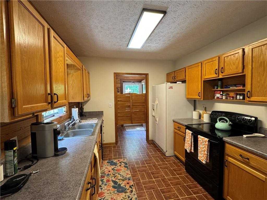 8911 Daerwater Dr - Photo 7 of 23