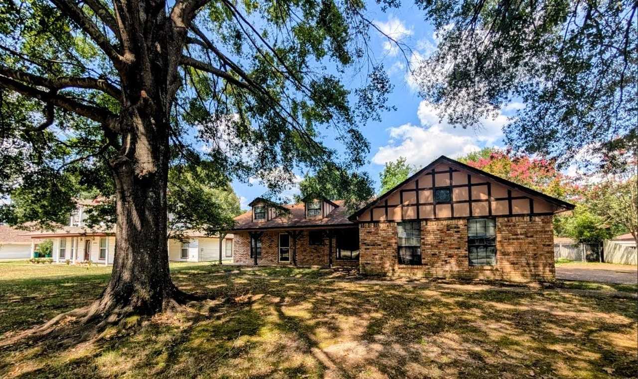 3008 Brittney Ln