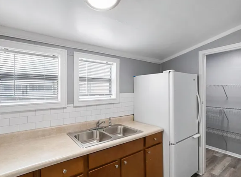 8213 N Elmer St - Photo 5 of 35