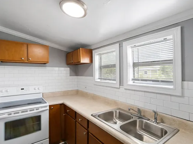 8213 N Elmer St - Photo 6 of 35