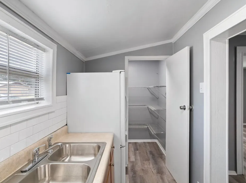 8213 N Elmer St - Photo 7 of 35