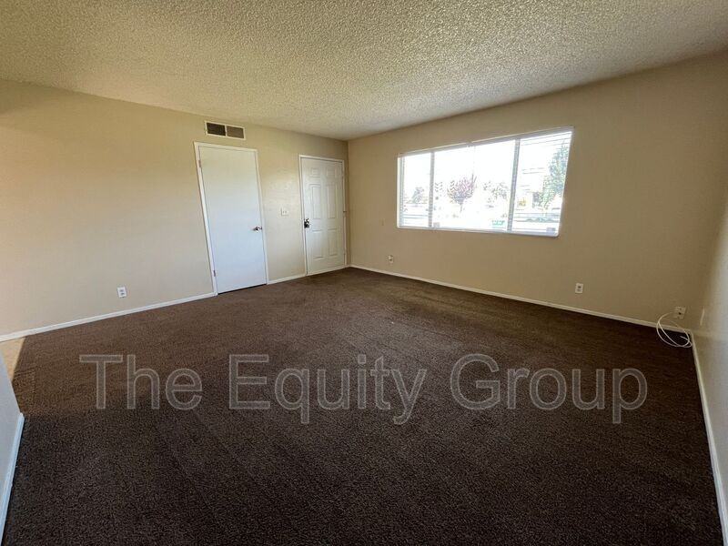 1187 W Grand Ave - Photo 2 of 11