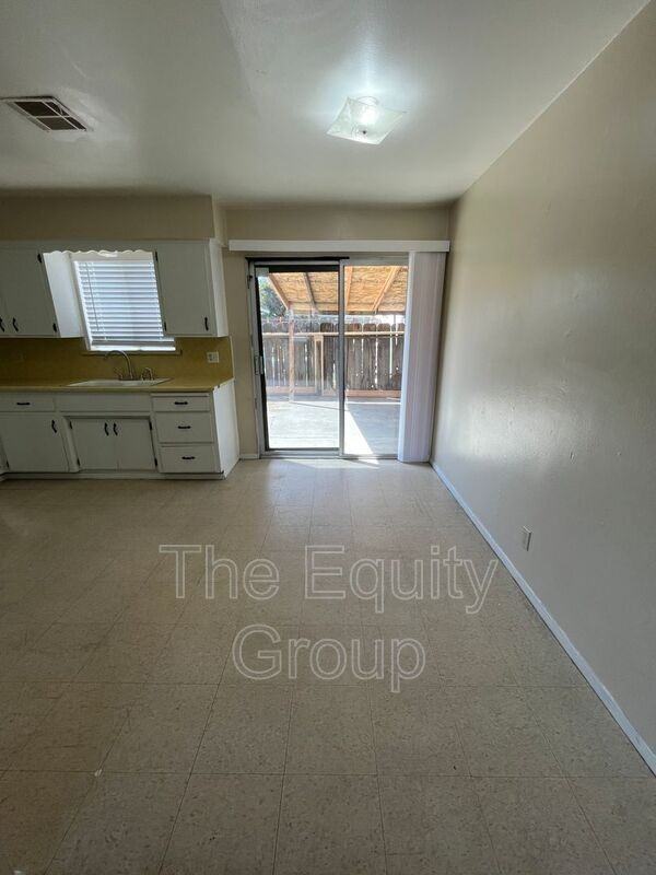 1187 W Grand Ave - Photo 3 of 11