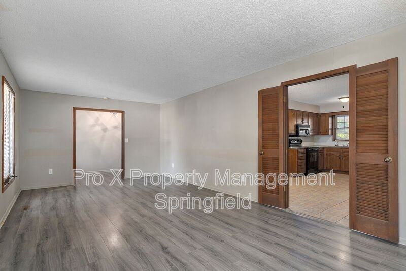 5519 S Dollison Ave - Photo 4 of 21