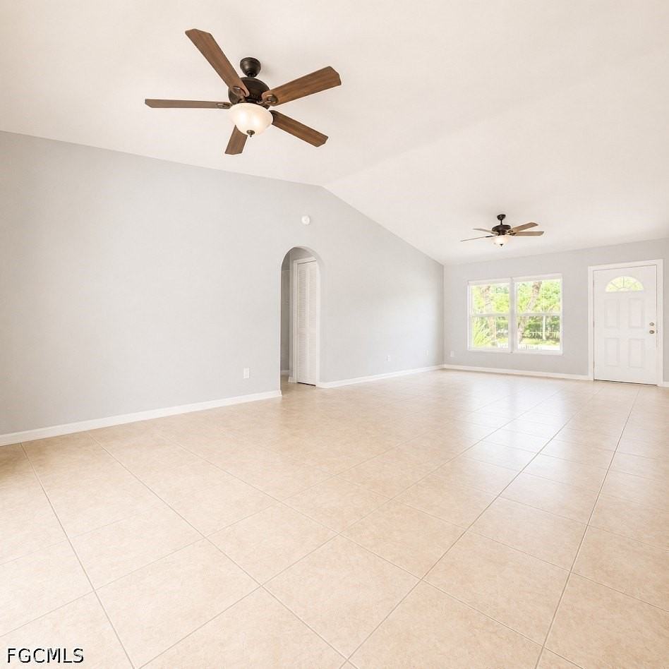 124 Se 27th St - Photo 3 of 24
