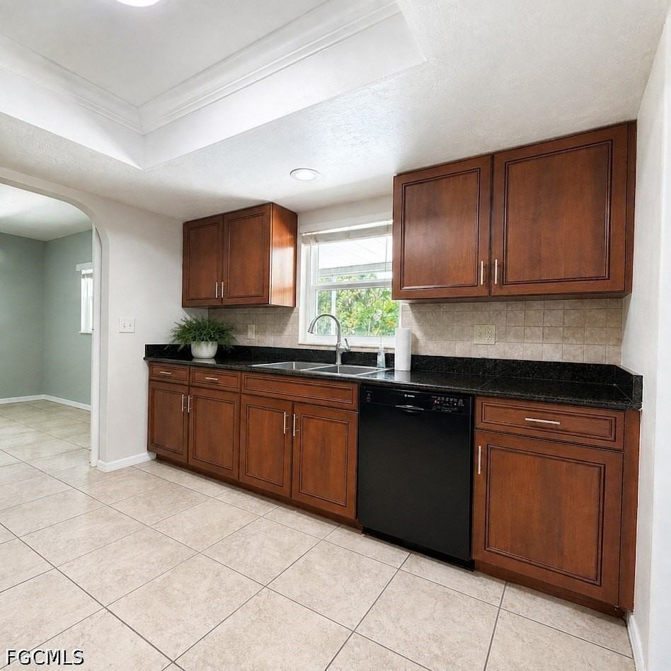 124 Se 27th St - Photo 5 of 24