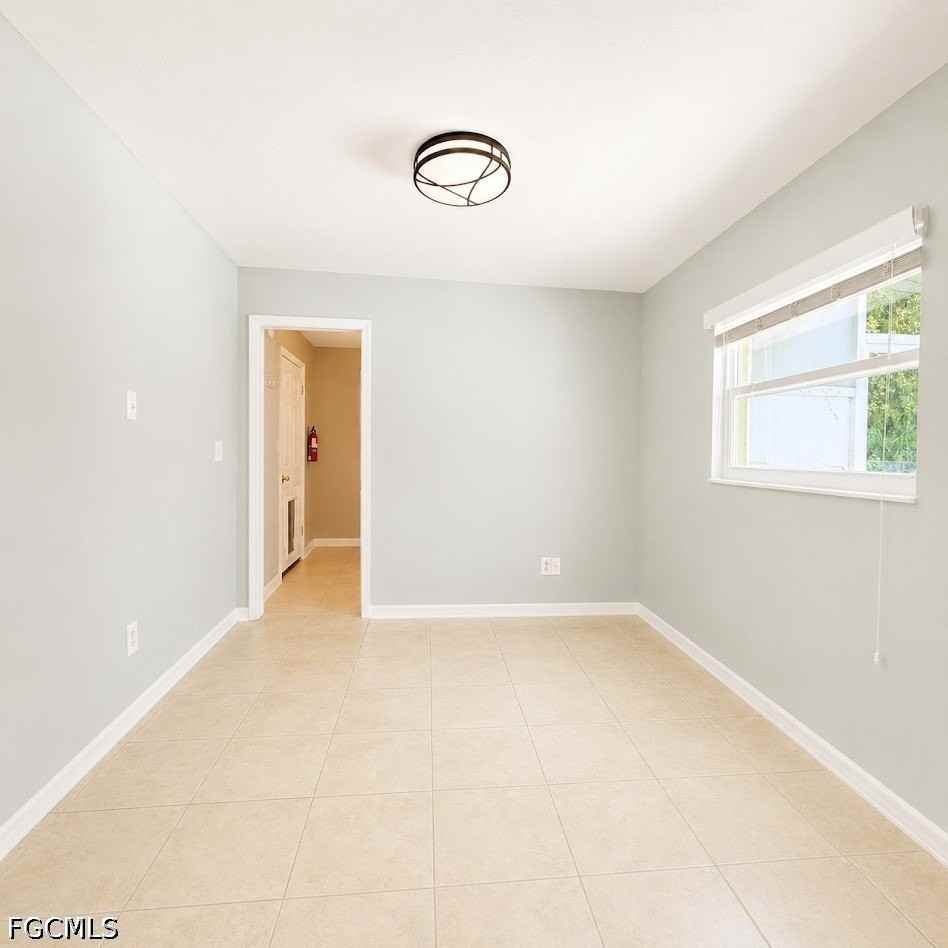 124 Se 27th St - Photo 7 of 24